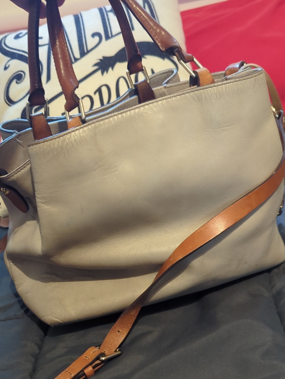Dooney & Bourke City Barlow Beige Leather Tote Bag 🛍️ 🥰 - Picture 4 of 10